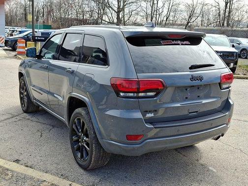2022 Jeep Grand Cherokee Laredo