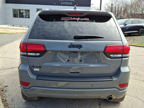 2022 Jeep Grand Cherokee Laredo