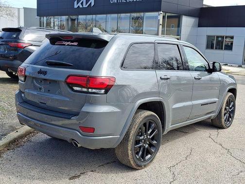 2022 Jeep Grand Cherokee Laredo