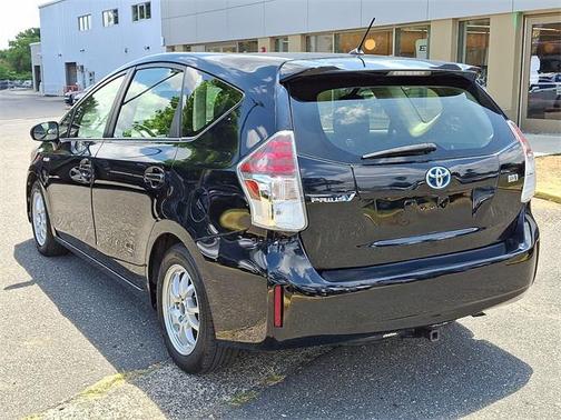 2016 Toyota Prius v Two