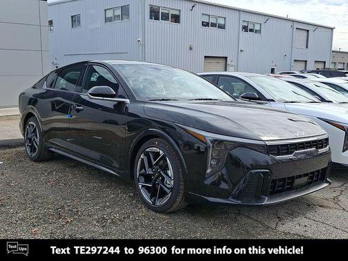 Aurora Black Pearl 2026 Kia K4 GT-Line