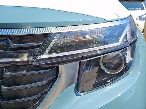 Blue / Black 2026 Kia Seltos S