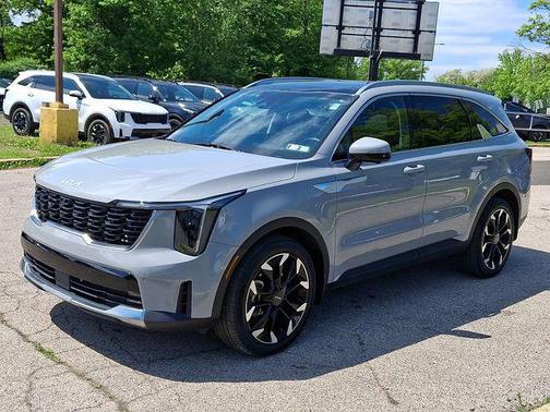 Wolf Gray 2025 Kia Sorento SX