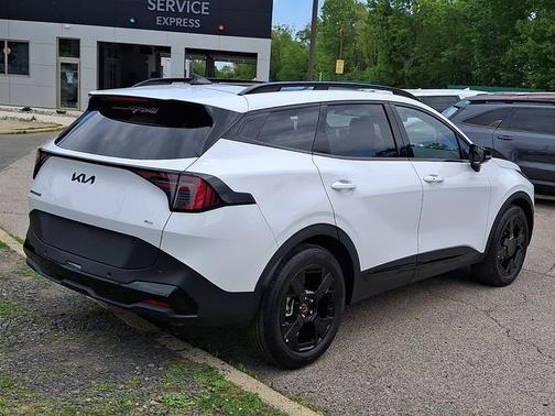 Glacial White Pearl 2026 Kia Sportage X-Line