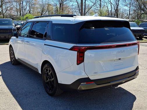 Snow White Pearl 2025 Kia Carnival SX