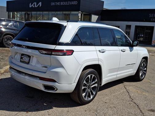 2022 Jeep Grand Cherokee Overland