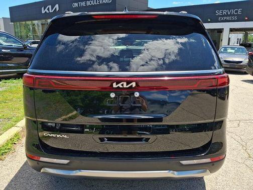 Aurora Black Pearl 2024 Kia Carnival SX Prestige
