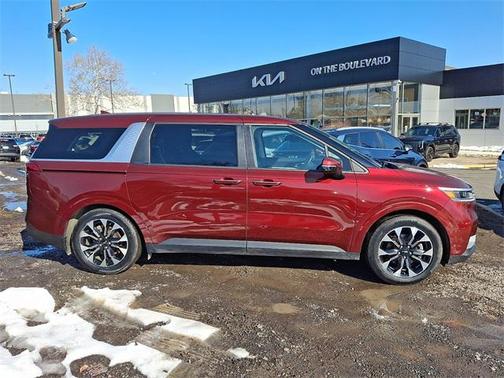2024 Kia Carnival EX