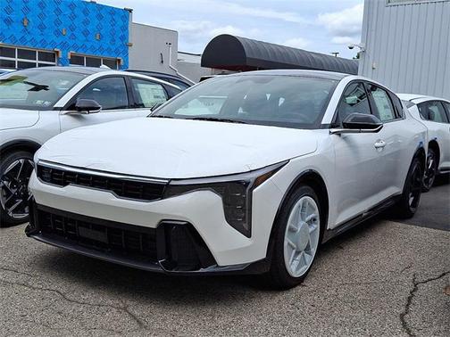 2025 Kia K4 GT-Line