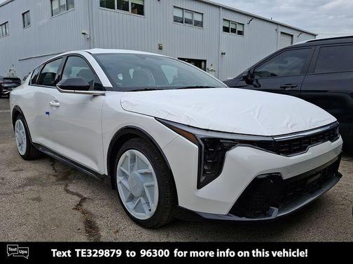 Snow White Pearl 2026 Kia K4 GT-Line