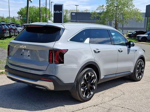 Wolf Gray 2025 Kia Sorento SX