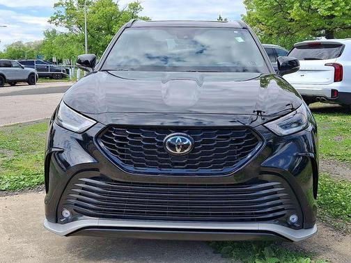 Midnight Black Metallic 2022 Toyota Highlander XSE