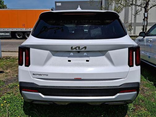 Glacial White Pearl 2026 Kia Sorento LX