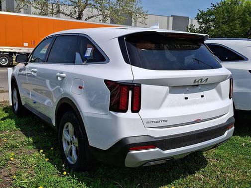 Glacial White Pearl 2026 Kia Sorento LX