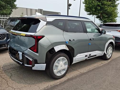 Iceberg Green 2027 Kia Seltos X-Line S