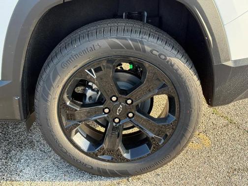 Summit White / White 2026 Chevrolet Equinox LT