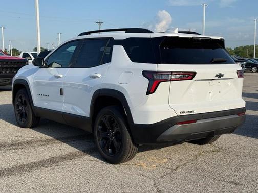 Summit White / White 2026 Chevrolet Equinox LT