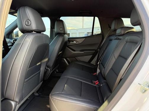 Summit White / White 2026 Chevrolet Equinox LT