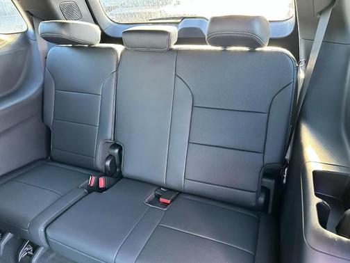 Summit White / White 2026 Chevrolet Traverse LT