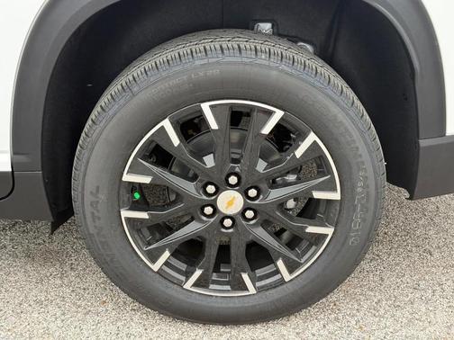 Summit White / White 2026 Chevrolet Traverse LT