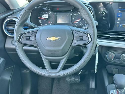 Mosaic Black Metallic 2026 Chevrolet Trax LS