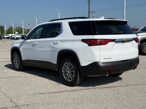 Summit White 2023 Chevrolet Traverse LT Cloth