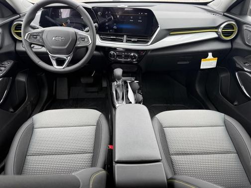 Summit White / White 2026 Chevrolet Trax LT