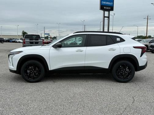 Summit White / White 2026 Chevrolet Trax LT