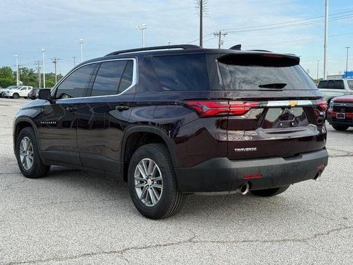 Black Cherry Metallic 2023 Chevrolet Traverse LT Cloth