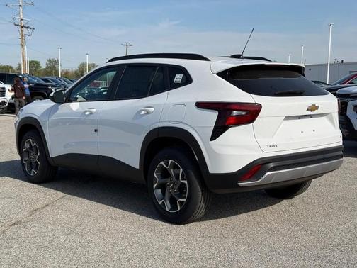 Summit White / White 2026 Chevrolet Trax LT