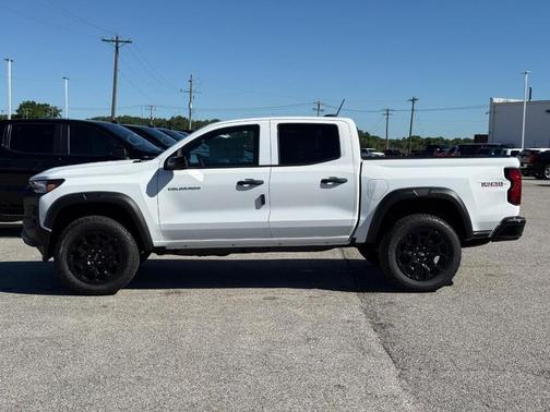 Summit White / White 2026 Chevrolet Colorado Trail Boss