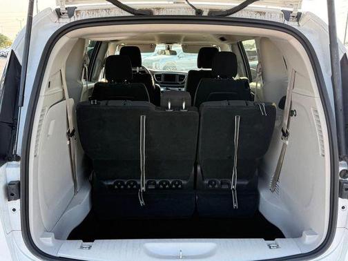 Bright White Clearcoat 2022 Chrysler Voyager LX