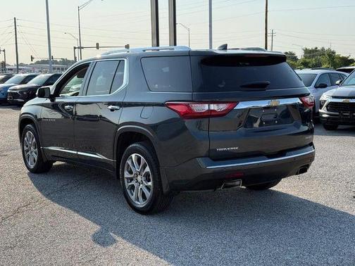 Graphite Metallic 2020 Chevrolet Traverse Premier