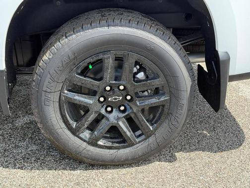 Summit White / White 2026 Chevrolet Silverado 1500 RST