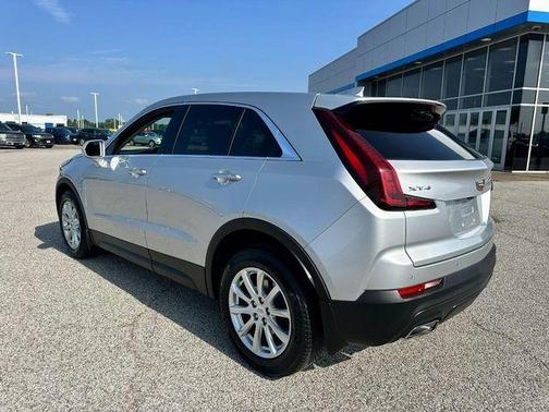 Radiant Silver Metallic 2019 Cadillac XT4 Luxury