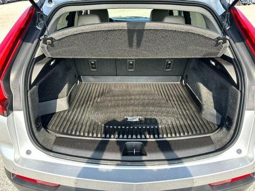 Radiant Silver Metallic 2019 Cadillac XT4 Luxury