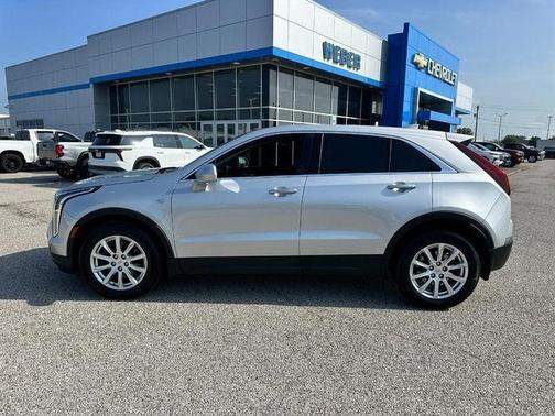 Radiant Silver Metallic 2019 Cadillac XT4 Luxury