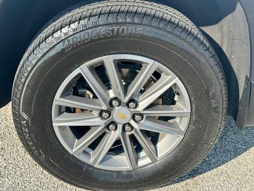 Summit White 2023 Chevrolet Traverse LT Cloth