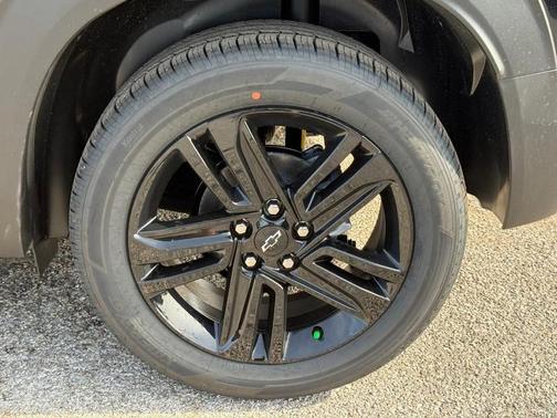 Mosaic Black Metallic 2026 Chevrolet Trailblazer LT