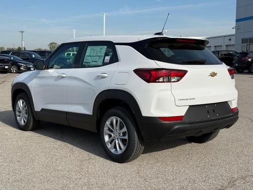 Summit White / White 2026 Chevrolet Trailblazer LS