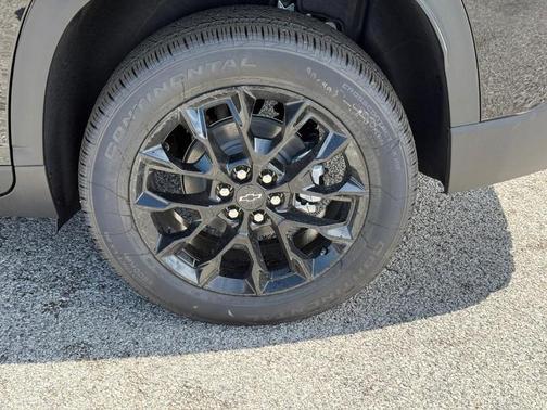 Mosaic Black Metallic 2026 Chevrolet Traverse LT