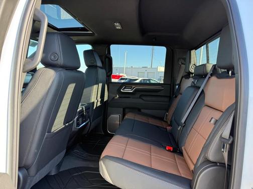 Summit White / White 2026 Chevrolet Silverado 3500 High Country