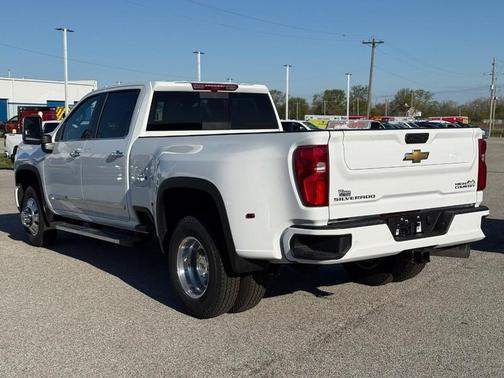 Summit White / White 2026 Chevrolet Silverado 3500 High Country
