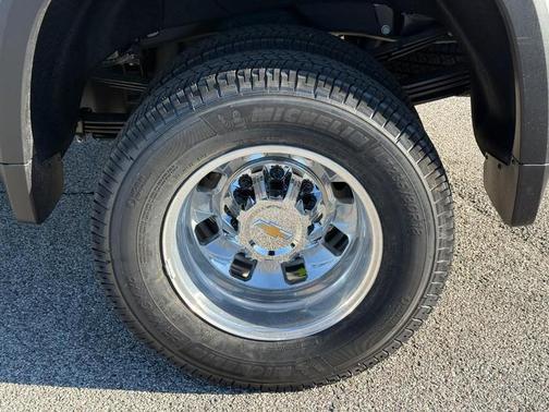 Summit White / White 2026 Chevrolet Silverado 3500 High Country