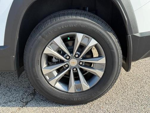 Summit White / White 2026 Chevrolet Equinox LT