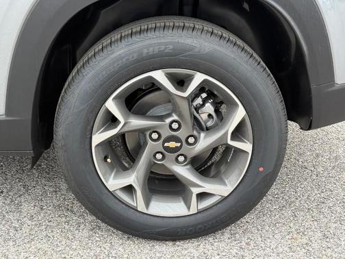 Sterling Gray Metallic 2026 Chevrolet Trax LT