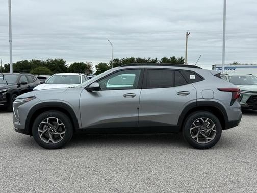 Sterling Gray Metallic 2026 Chevrolet Trax LT