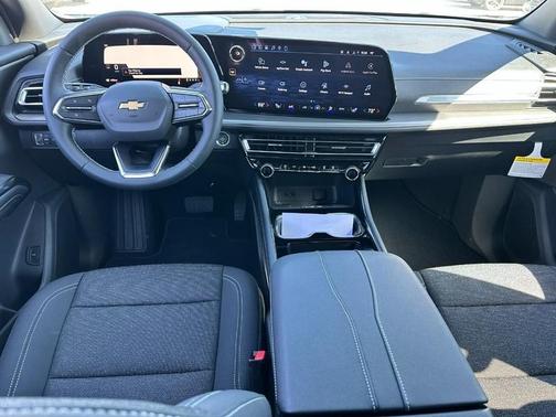 Lakeshore Blue Metallic 2026 Chevrolet Traverse LT