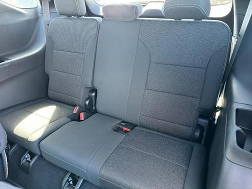 Lakeshore Blue Metallic 2026 Chevrolet Traverse LT