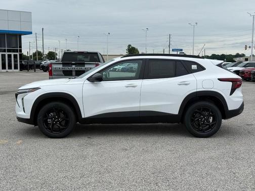 Summit White / White 2026 Chevrolet Trax LT